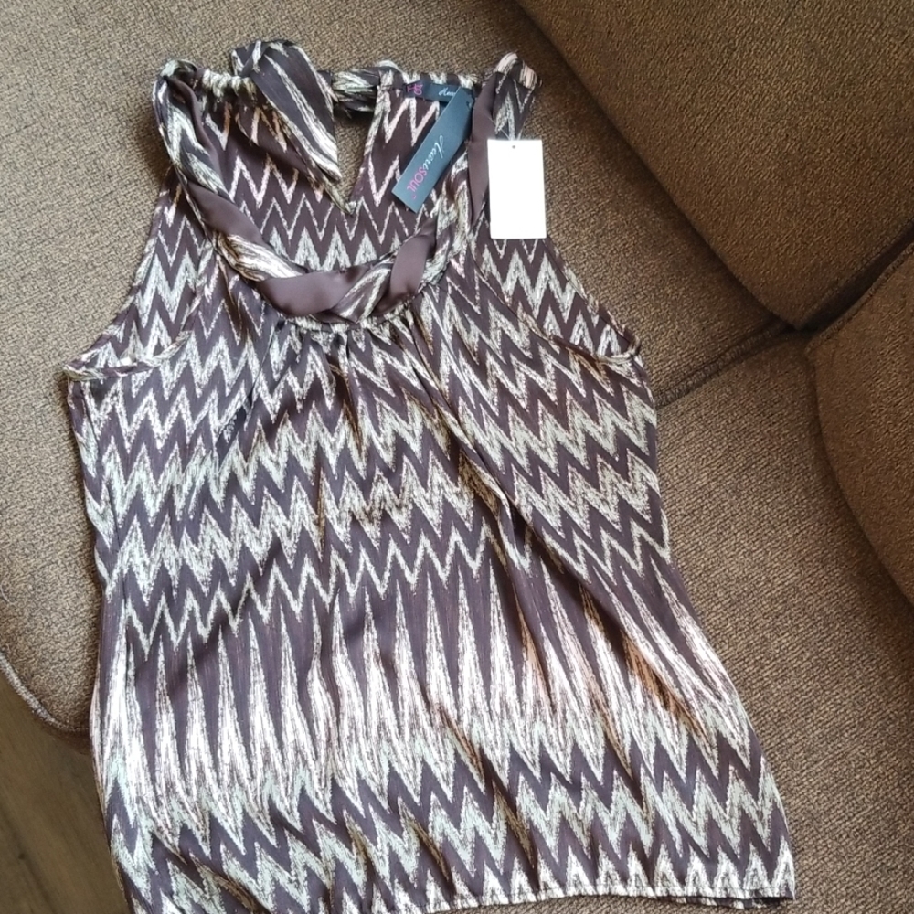 sleeveless top